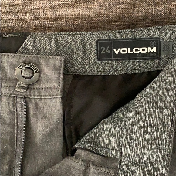 Boys Volcom shorts - Picture 3 of 5